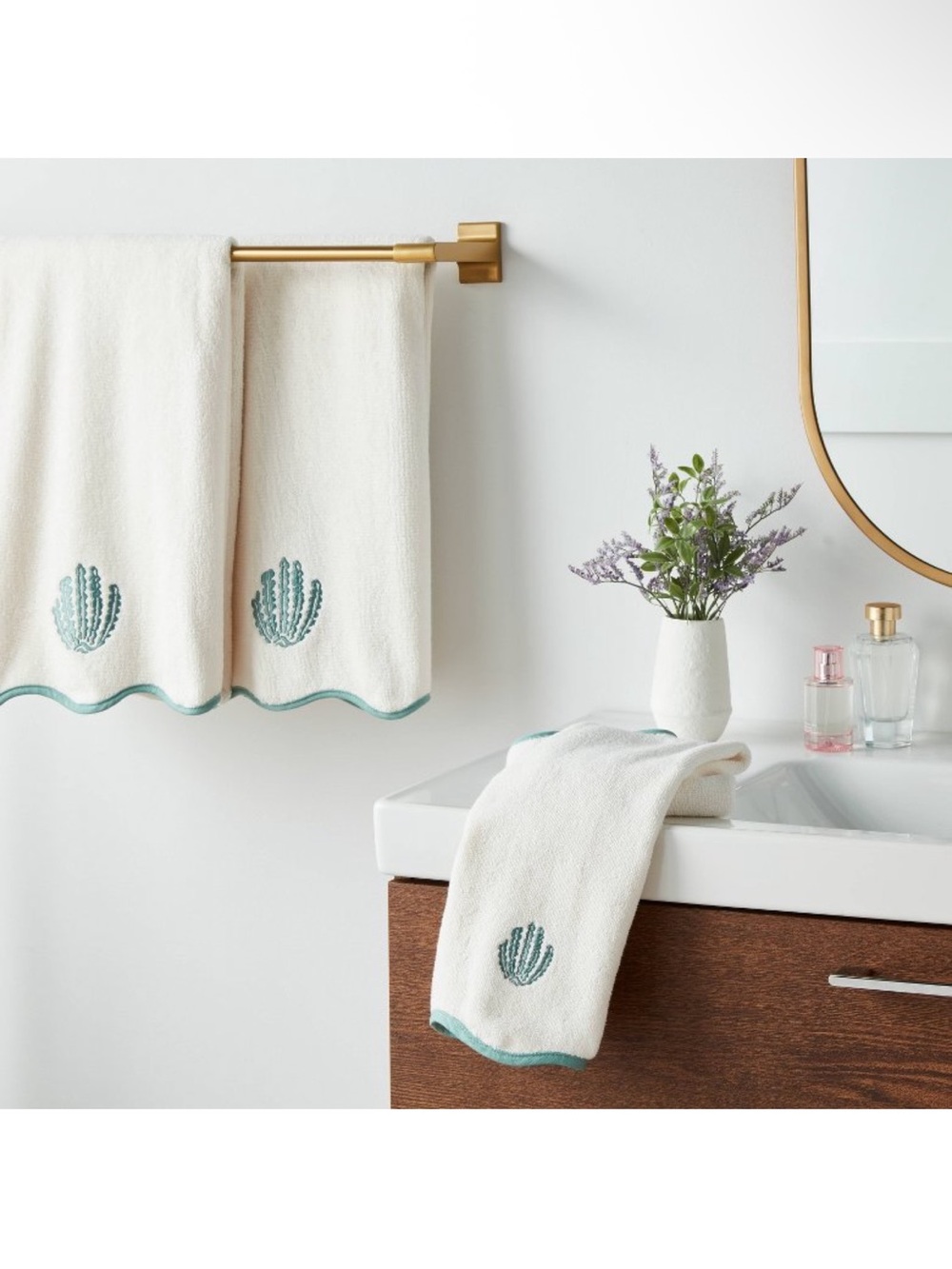 Threshold Coastal Oversized Bath Towel Scallop Edge Cream •2 Pack•